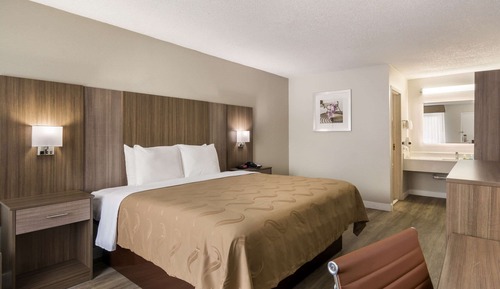 Standard Room, 1 King Bed, Smoking