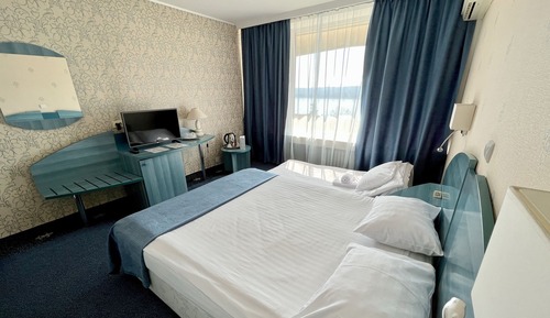 Superior Double Room with extendable armchair, River View.