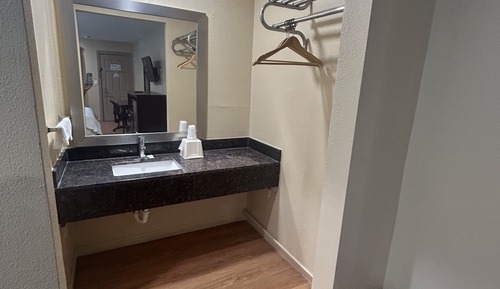 Deluxe Single Room, 1 King Bed, Smoking