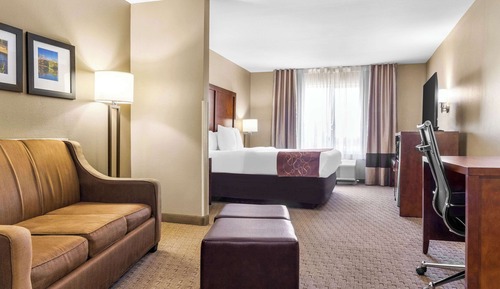 Suite, 1 King Bed, Accessible, Non Smoking
