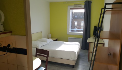 Standard Studio, Kitchenette