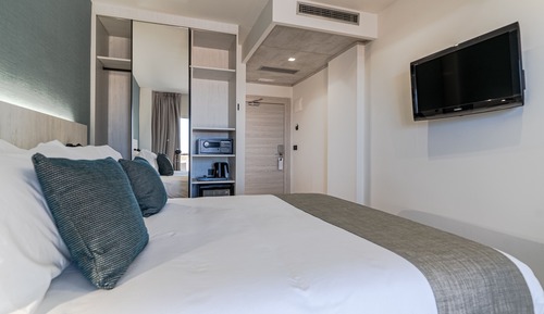 Deluxe Room, 1 King Bed, Sea View (Super)