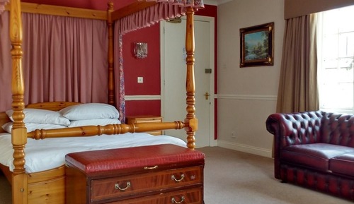 Deluxe Room (Four Poster)