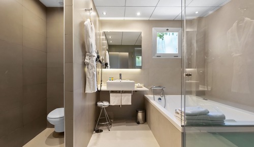Junior Suite, 1 King Bed, Jetted Tub