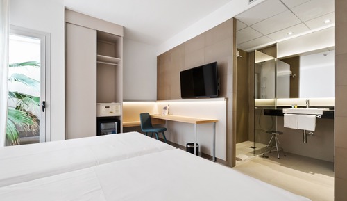 Deluxe Room (with tea facilities)