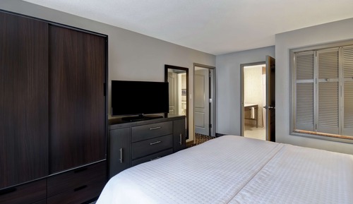 Suite, Accessible, Non Smoking (Roll-in Shower)