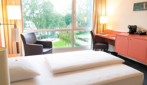 Comfort Single Room, 1 Queen Bed, Accessible