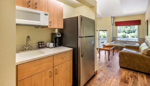 Suite, 1 King Bed, Microwave, River View (Oversized Room)