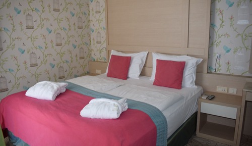 Junior Suite, 1 King Bed with Sofa bed