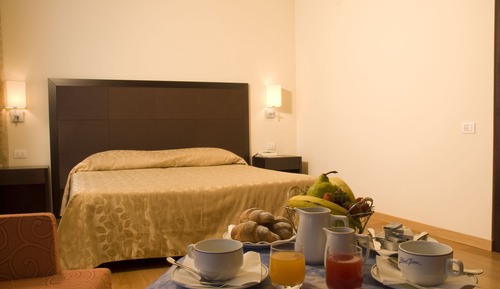 Basic Double Room Single Use, 1 King Bed