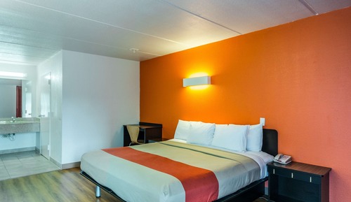 Deluxe Room, 1 King Bed, Accessible, Non Smoking