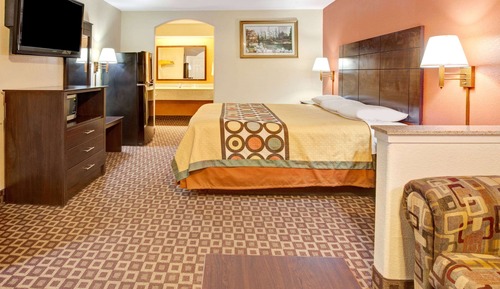 Standard Room, 1 King Bed, Accessible, Non Smoking (Tub with Grab Bars)