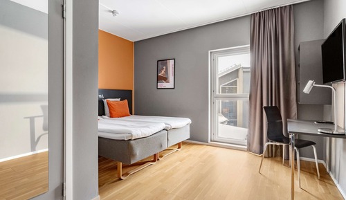 Economy Room, 2 Twin Beds, Non Smoking (first night parking included)