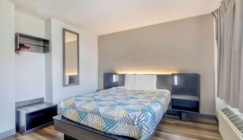 Standard Room, 1 Queen Bed, Accessible, Non Smoking