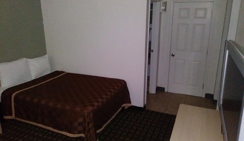 Room, 1 Queen Bed, Non Smoking, Kitchenette