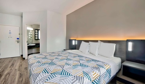 Standard Room, 1 Queen Bed, Accessible, Non Smoking