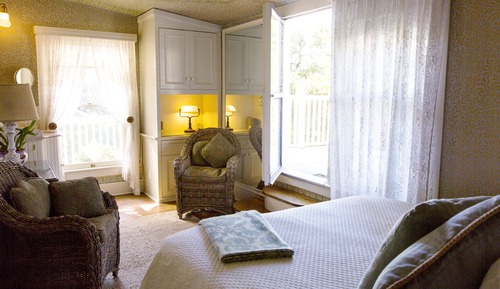 Superior Room, 1 Queen Bed, Balcony, Garden View (Sun Room)