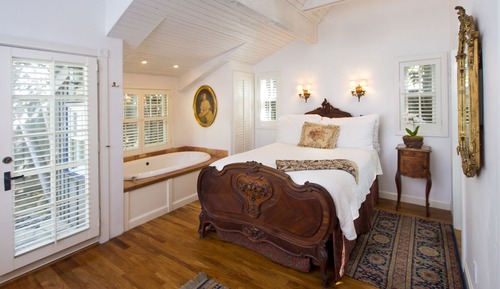 Luxury Cottage, 1 Queen Bed, Jetted Tub, Fireplace (Abbeywood Cottage)