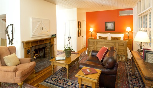 Signature Room, Accessible, Jetted Tub, Fireplace (Carriage Room)
