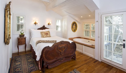 Luxury Cottage, 1 Queen Bed, Jetted Tub, Fireplace (Greenwich Cottage)