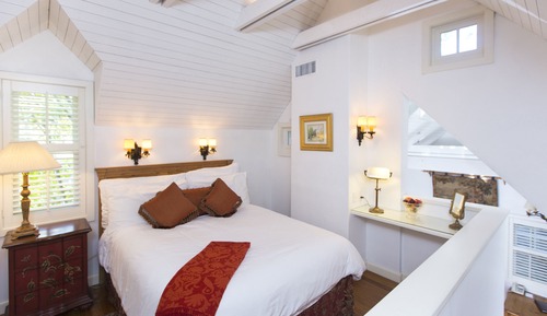 Luxury Cottage, 1 Queen Bed, Jetted Tub, Fireplace (Plumstead Cottage)