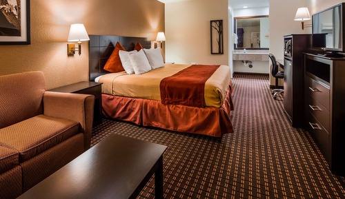Standard Room, 1 King Bed, Non Smoking, Refrigerator & Microwave