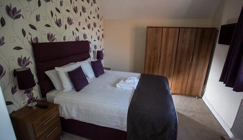 Room (The Lodge at Mere Court)