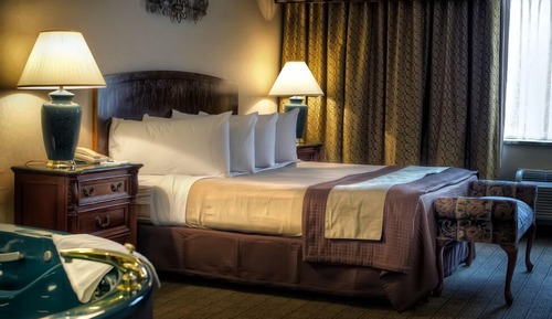Executive Suite, 1 King Bed (Jetted Tub)
