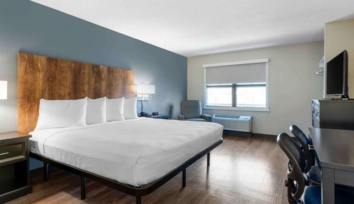 Studio, 1 King Bed, Non Smoking