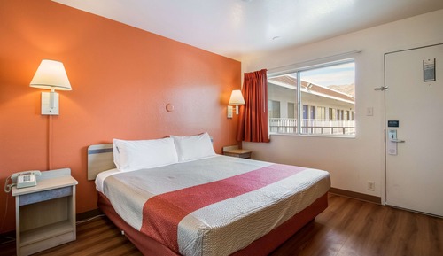 Standard Room, 1 King Bed, Non Smoking