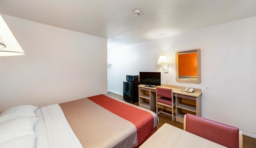 Deluxe Room, 1 King Bed, Non Smoking, Refrigerator & Microwave