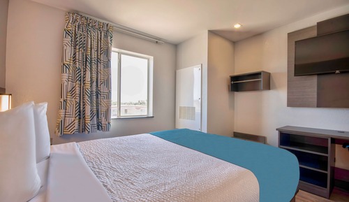 Standard Room, 1 Queen Bed, Accessible, Non Smoking
