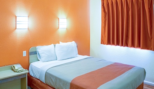 Deluxe Suite, 1 Queen Bed, Non Smoking, Hot Tub