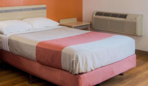 Deluxe Room, 1 Queen Bed, Smoking, Refrigerator & Microwave