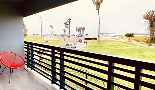 Premium 2 Queen beds with sofa sleeper ,ocean view- Non pet-friendly