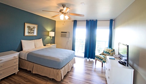 Standard Room, 1 King Bed, Balcony, Ocean View (No Pets)