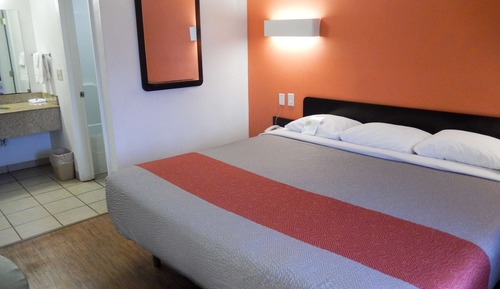 Deluxe Room, 1 King Bed, Smoking, Refrigerator & Microwave