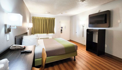 Standard Room, 1 King Bed, Accessible, Non Smoking