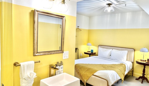 Superior Queen Room (Bees Knees)
