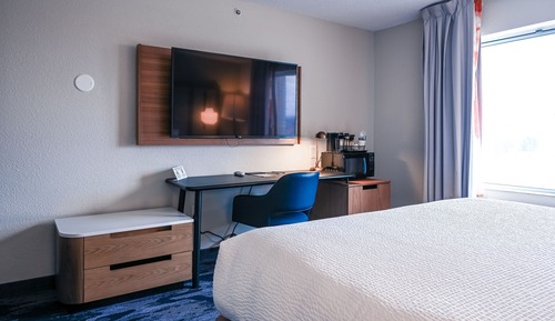 Room, 1 King Bed, Non Smoking (Mobility/Hearing Access, Roll-In Shwr)