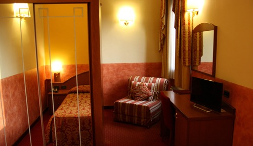 Superior Room, 1 Queen Bed, Jetted Tub