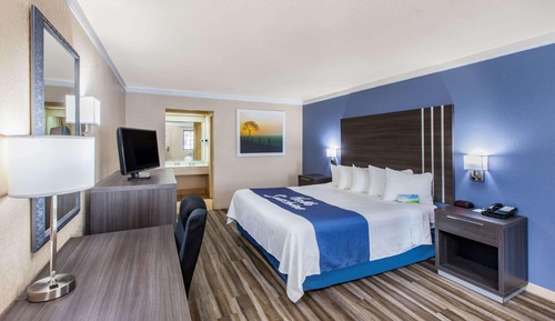 Studio Suite, 1 King Bed, Non Smoking