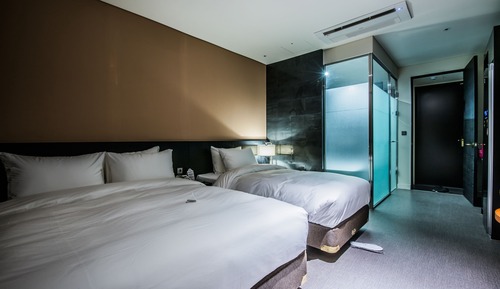 Twin Room (A)