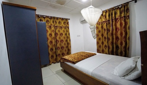 Basic Single Room, 1 Large Twin Bed, Accessible
