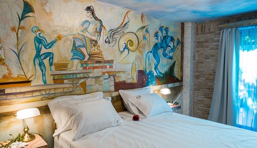 Luxury Suite, Balcony, Courtyard View