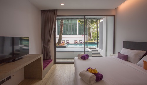 Deluxe Room with Pool Access