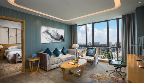 Superior Suite, 1 King Bed, Smoking