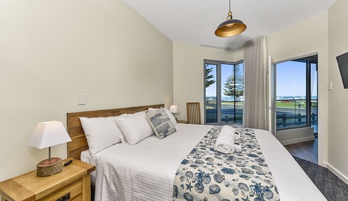Two-Bedroom Ground Floor Apartment with Ocean View - De Mole