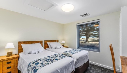 Two-Bedroom Ground Floor Apartment with Ocean View - Sherbert