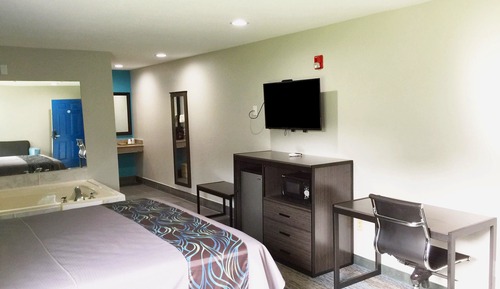 Room, 1 King Bed, Non Smoking, Jetted Tub